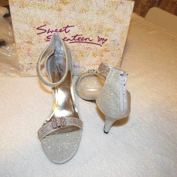 Shoes - Picture 1 of 3